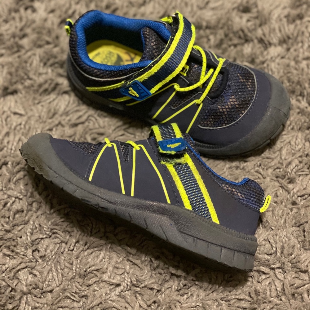 Oshkosh toddler size 10
